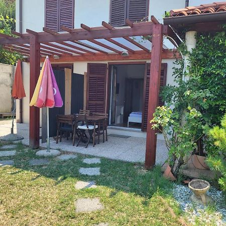 Apartmaji Tim Izola Bagian luar foto