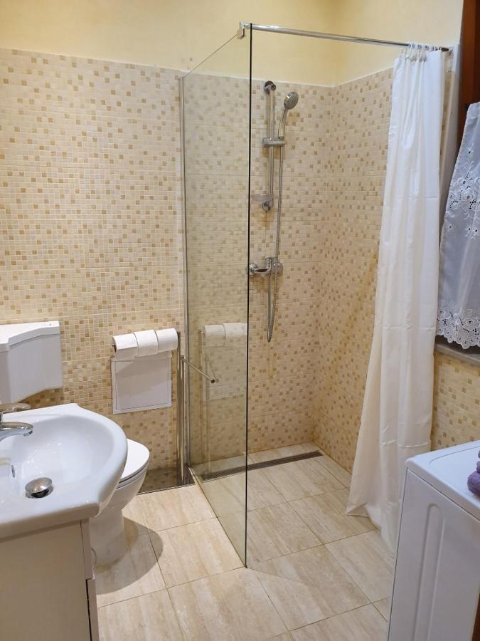 Apartmaji Tim Izola Bagian luar foto