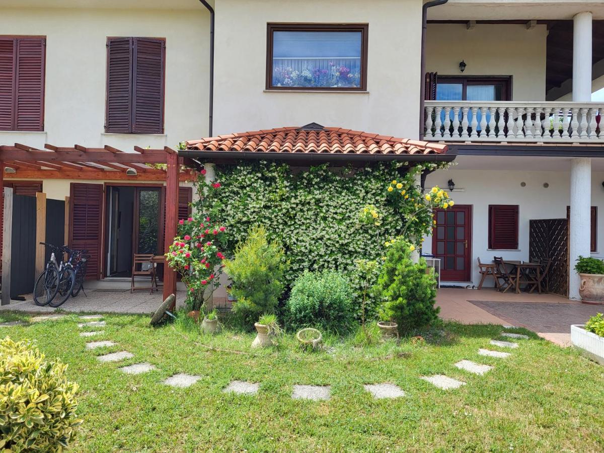 Apartmaji Tim Izola Bagian luar foto
