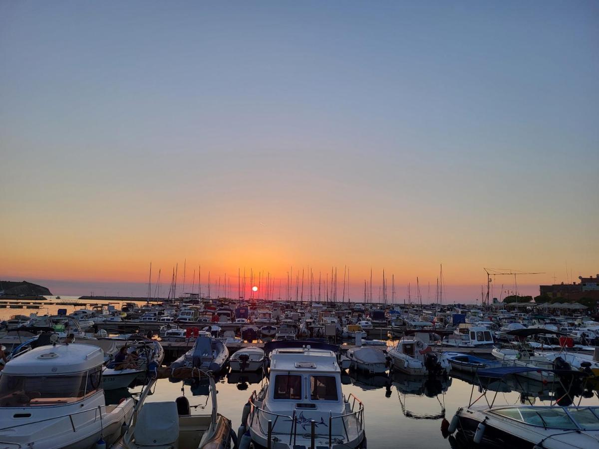 Apartmaji Tim Izola Bagian luar foto