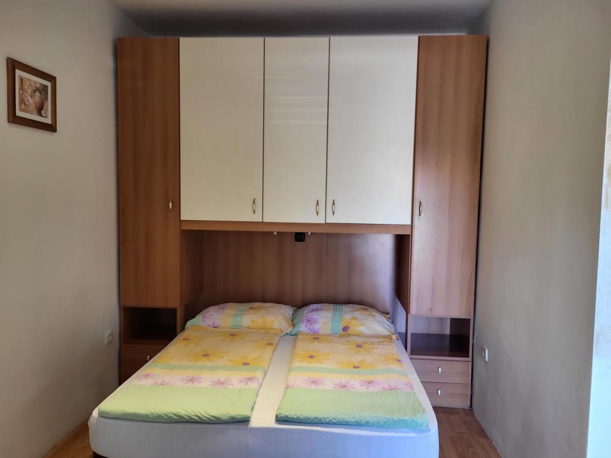 Apartmaji Tim Izola Bagian luar foto