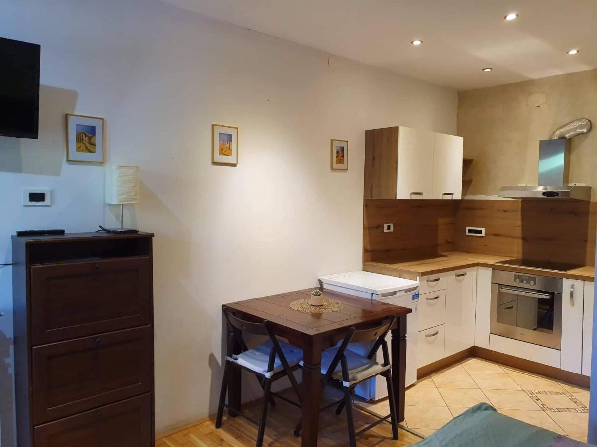 Apartmaji Tim Izola Bagian luar foto