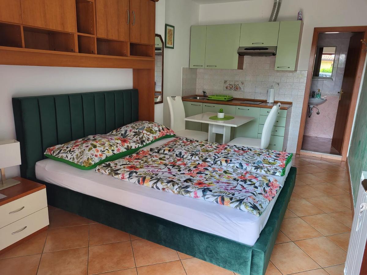 Apartmaji Tim Izola Bagian luar foto