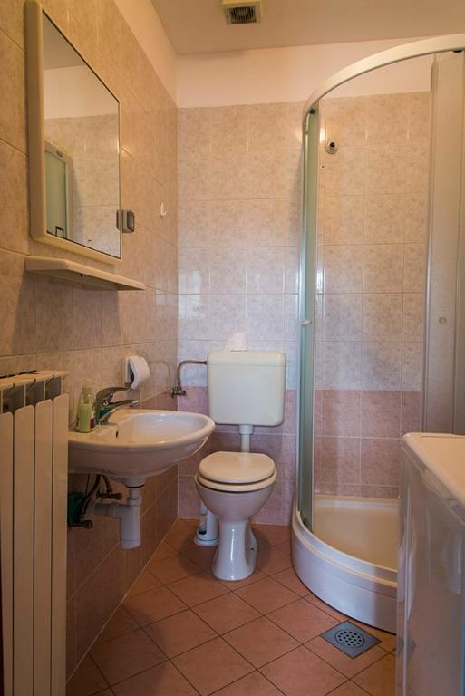 Apartmaji Tim Izola Bagian luar foto
